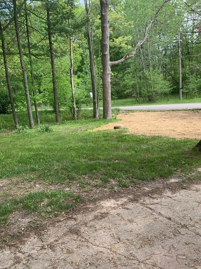 Building Photo - MADISON RANCH WITH 2 BATHS!