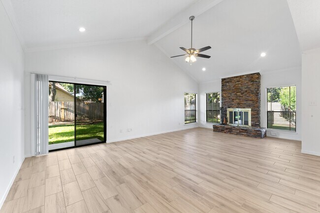Building Photo - 819 Millpond Dr