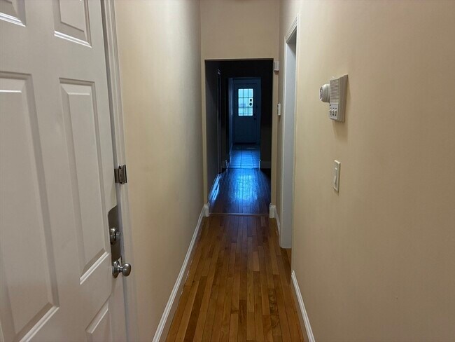 Building Photo - 71 W Selden St