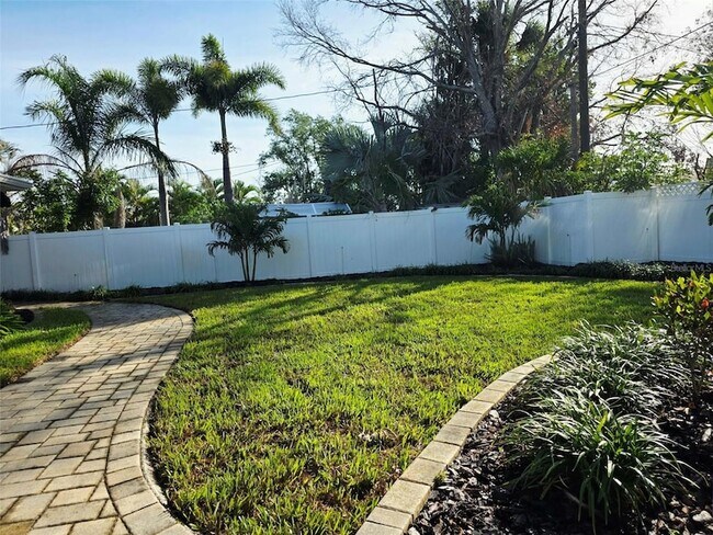 Building Photo - 3435 Overlook Dr NE