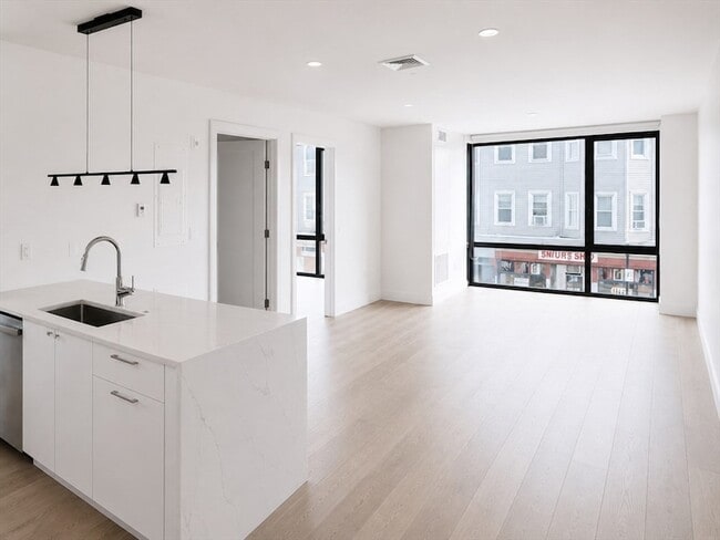 Building Photo - 1121 Dorchester Ave