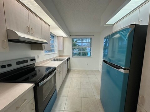 Building Photo - 2636 SE 20th Ct