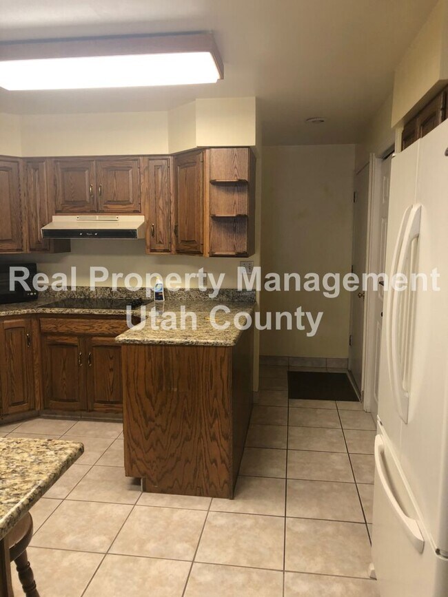 Building Photo - Spacious Lehi Home