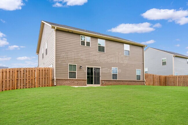 Building Photo - 533 Daffodil Ln