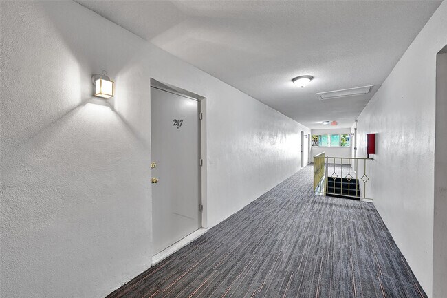 Building Photo - 2624 NE 32nd St