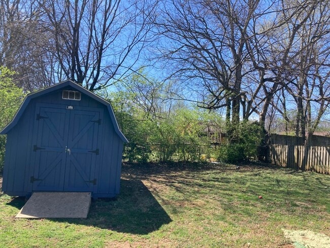 Building Photo - Ranch Home Close to Shelby Bottoms Greenway