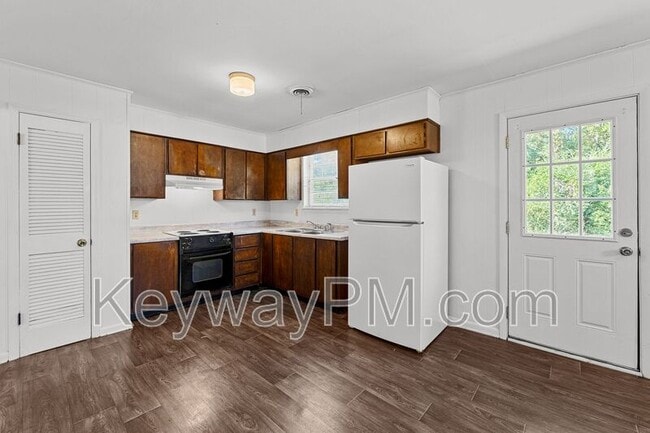 Building Photo - 413 Kingstree Rd