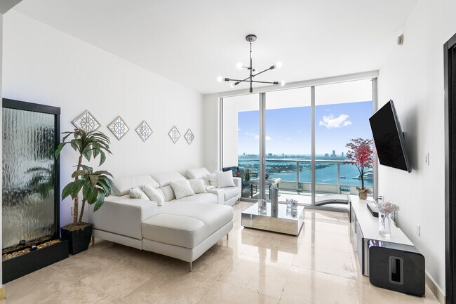 Building Photo - 900 Biscayne Blvd