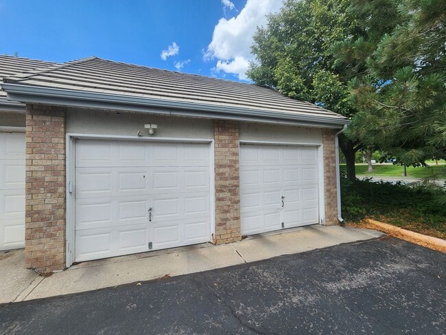 Building Photo - Stunning 3 Bedroom Townhome Tucked Away In...