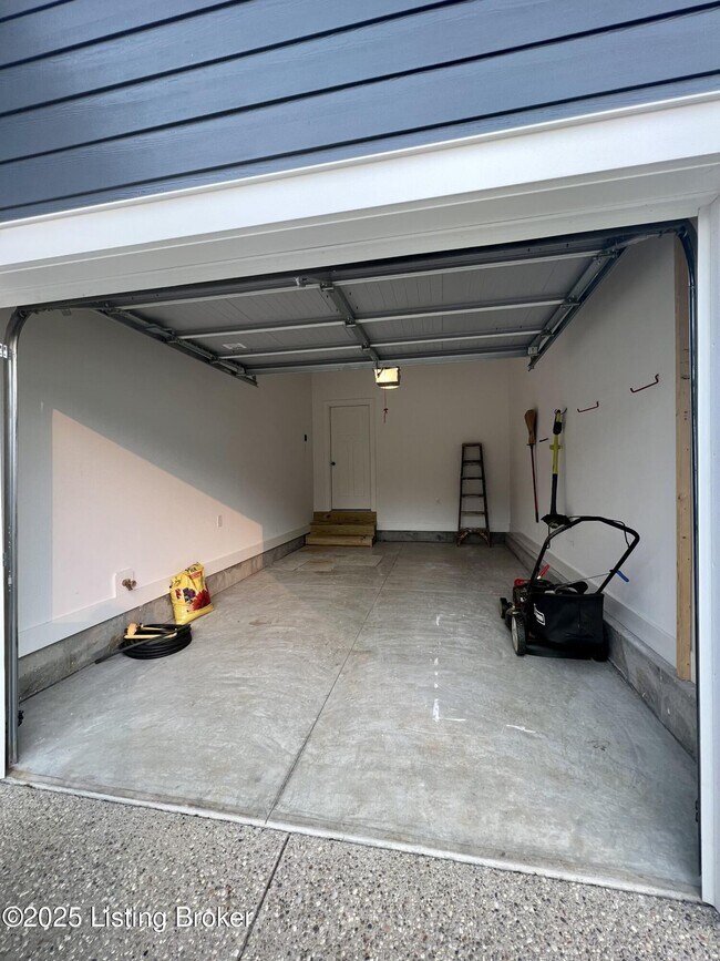 Building Photo - 13512 Park Springs Ln