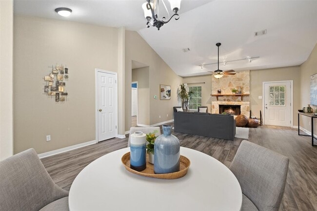 Building Photo - 1301 S Quinlan Park Rd