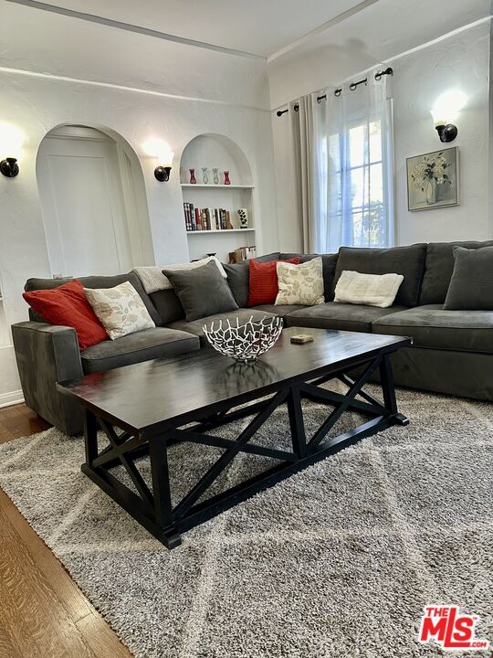 Building Photo - 601 Sweetzer Ave