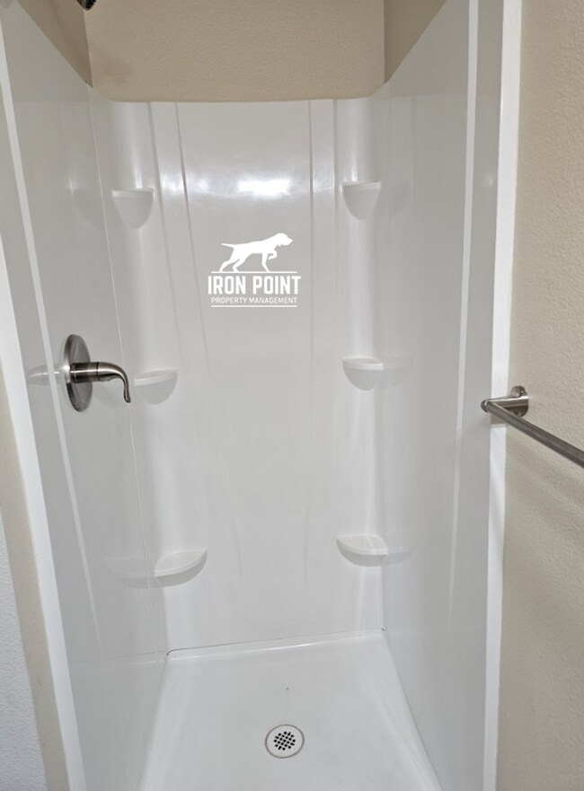 Building Photo - 3bed/2.5 bath Townhome in Boise w/2 Car Garage, Community Pool & Fitness Center