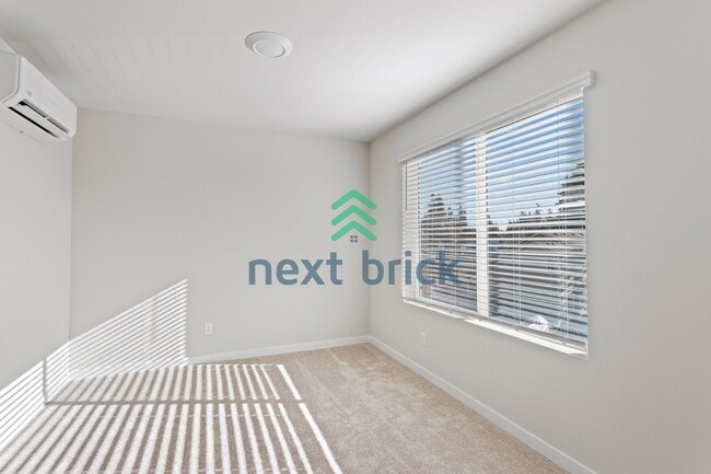 Building Photo - "Spacious 3-Bedroom Luxury Townhouse in Everett with 3 Full Baths"