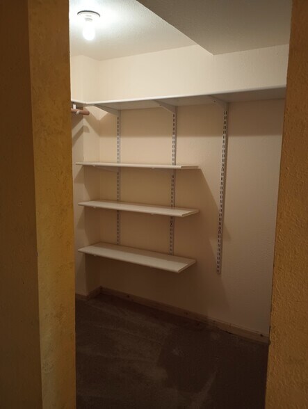 Walk-in Closet - 11136 Circle Dr