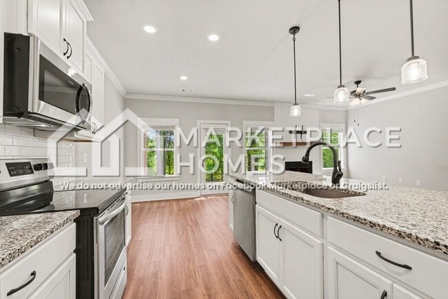 Building Photo - 173 Russell Way