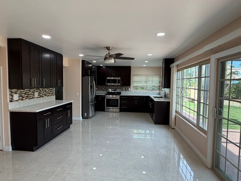 Building Photo - 8552 Doremere Dr