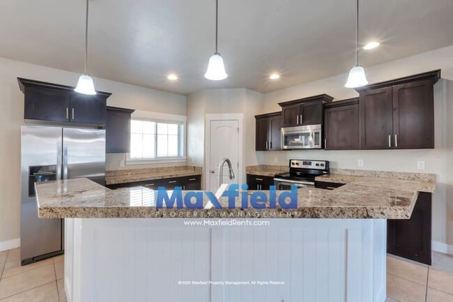 Building Photo - 3 BD + Office 2 BA 2 GA Luxury Townhouse  ...