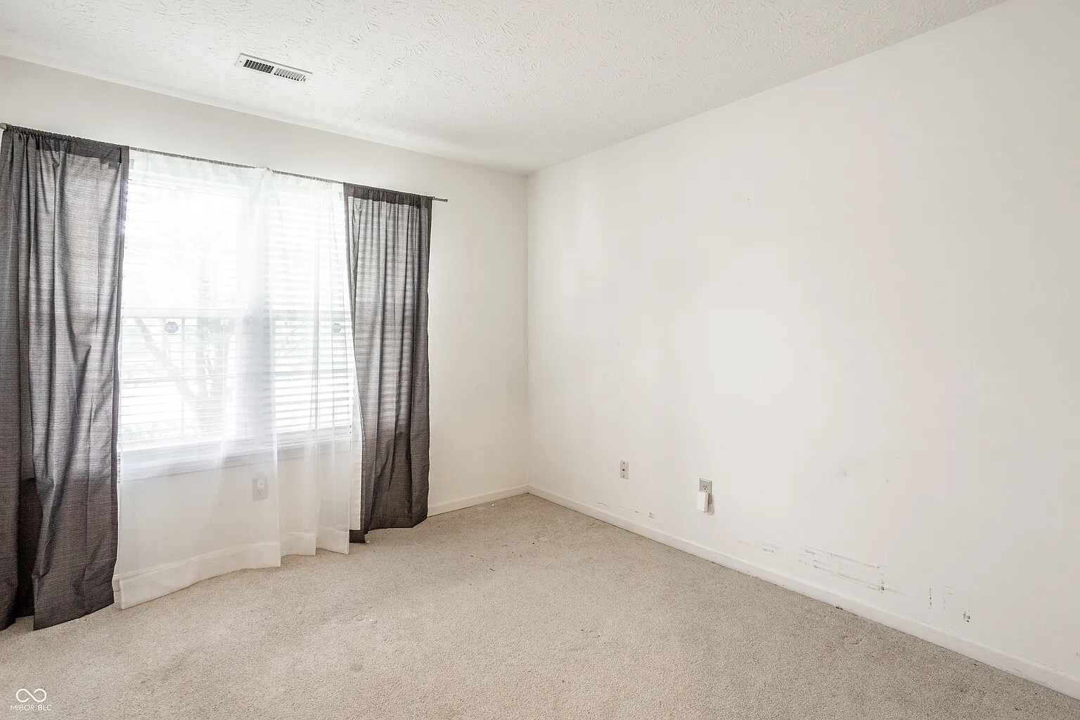 Building Photo - 1911 Maple Park Dr