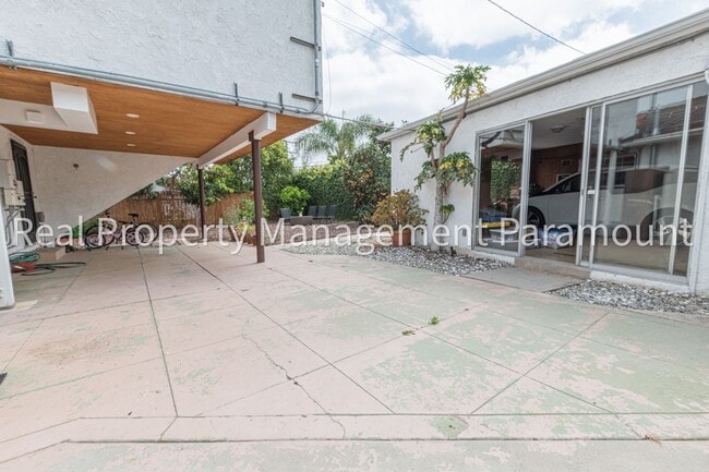 Building Photo - Modern, Eco-Friendly 4BR Home with Views i...