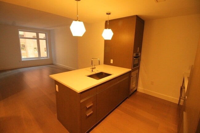 Building Photo - 100 Lovejoy Pl