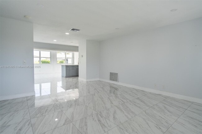 Building Photo - 2401 SW 11th Ave