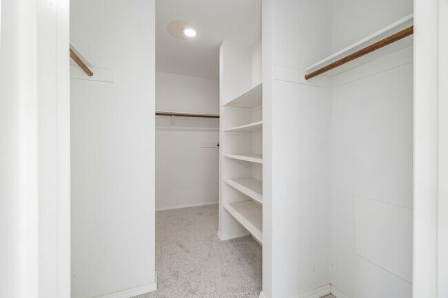 Building Photo - 3200 Mulberry Dr