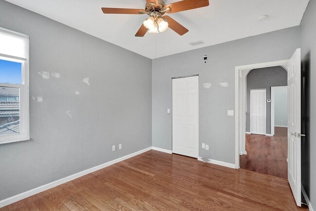 Building Photo - Amazing 4 Bedroom, 3 Bath home plus large 21'x11' loft located in Parkland Isles!