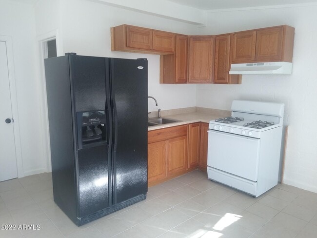 Building Photo - 1627 E Pinchot Ave