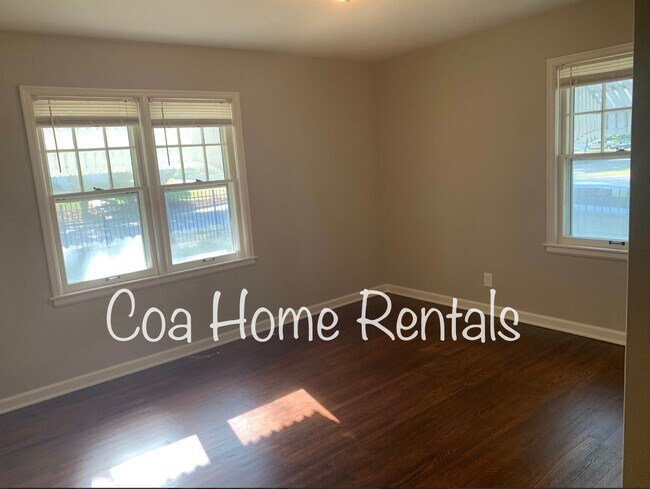 Building Photo - Remodeled East Side Home