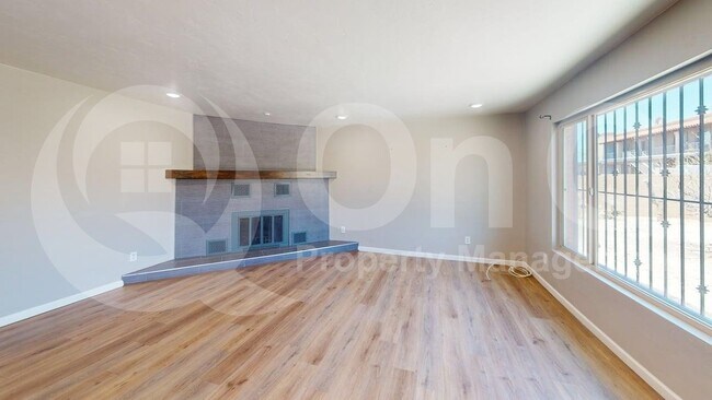 Building Photo - 1303 N Walnut Blvd