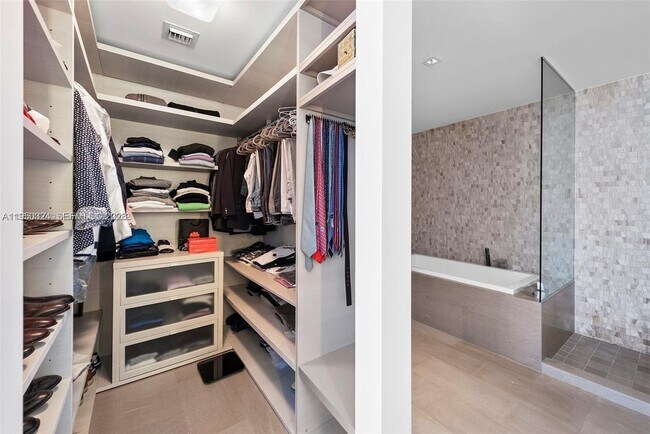 Building Photo - 68 SE 6th St