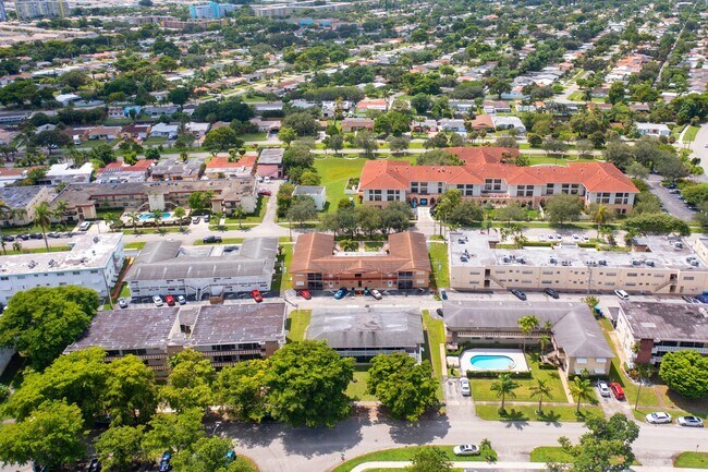 Building Photo - 400 S Luna Ct