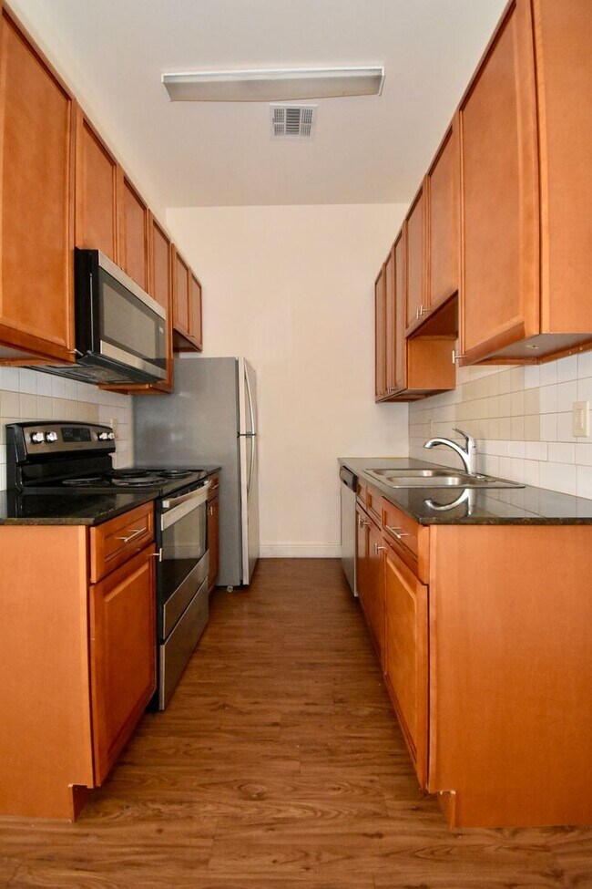 Building Photo - Pine Grove Apartments