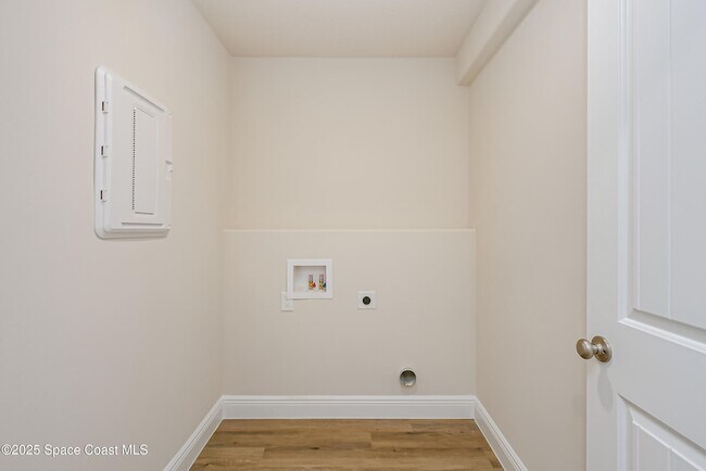 Building Photo - 167 Hidden Woods Place