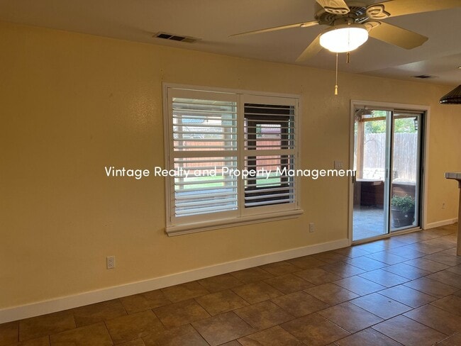 Building Photo - Ready To Go Top Of The Line 4 Bedroom Two Story Home!!!