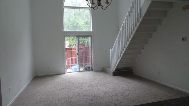 Building Photo - 1012 Primrose Ln