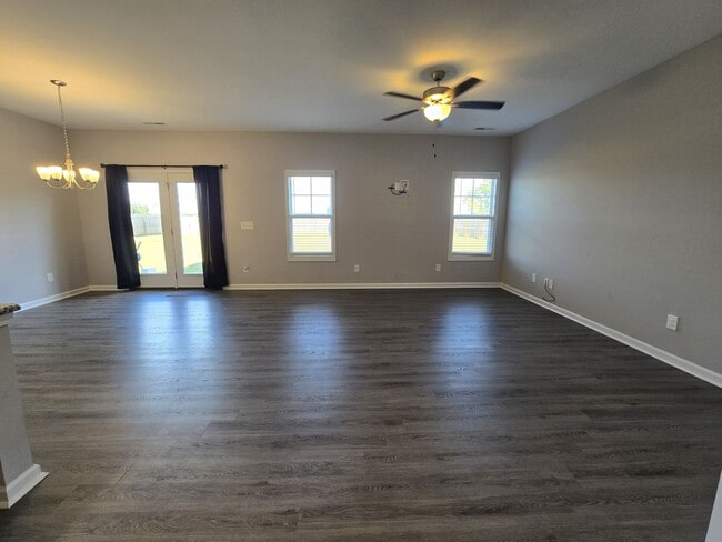 Building Photo - **October Rent Free**4 Bedroom, 2 Bath Hom...