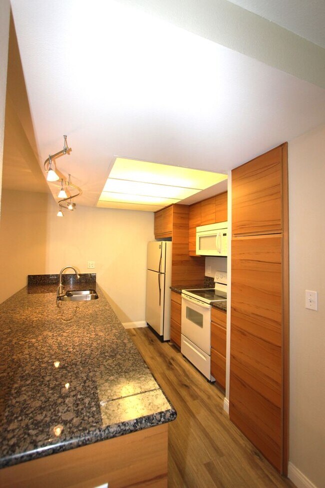 Building Photo - Light and bright 2 bedroom 2 bathroom condo available April 25, 2025