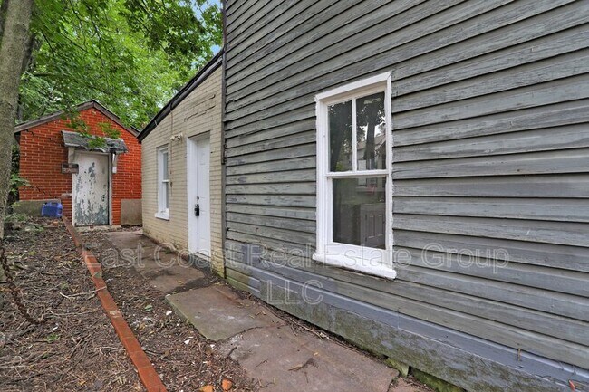 Building Photo - 113 N Centre St
