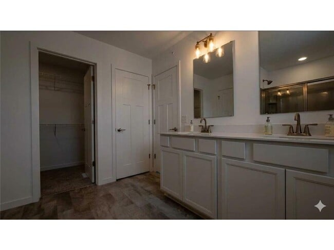 Building Photo - 6285 Larkspur Ln