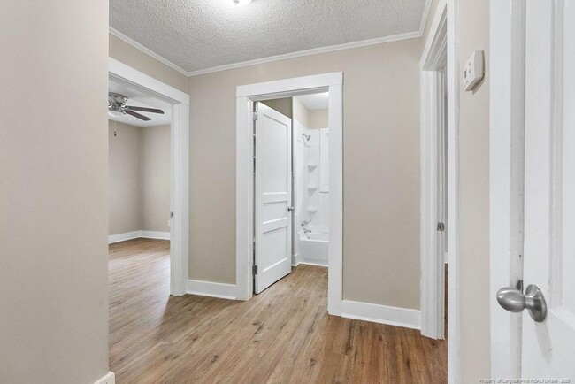 Building Photo - 223 W Cir Ct.