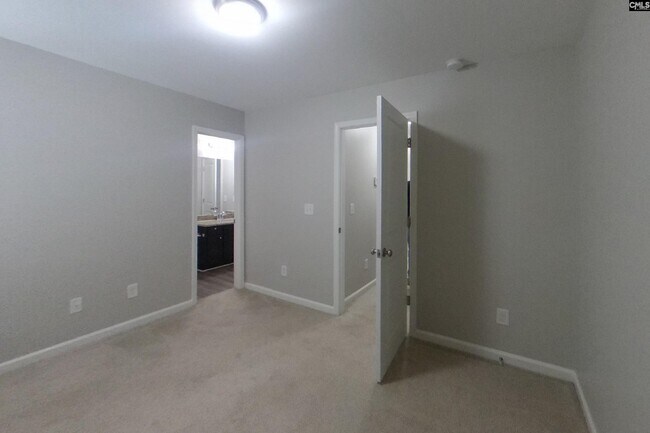 Building Photo - 323 Springwalk Ln