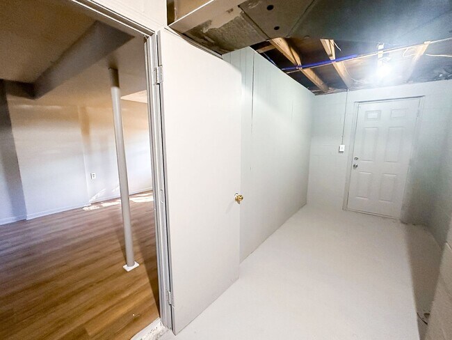 Building Photo - 8415 E 34th St