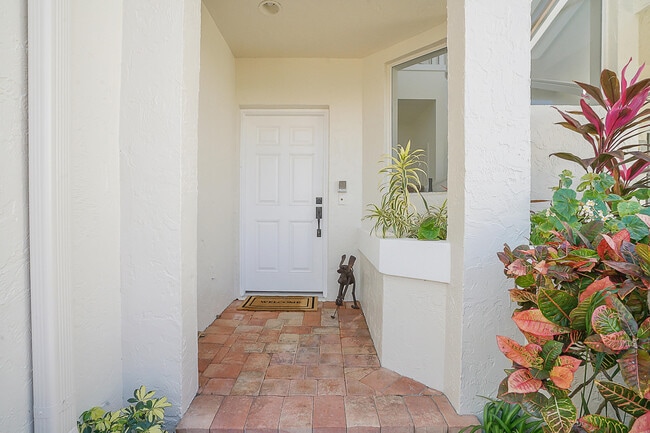 Building Photo - 2703 Captains Way