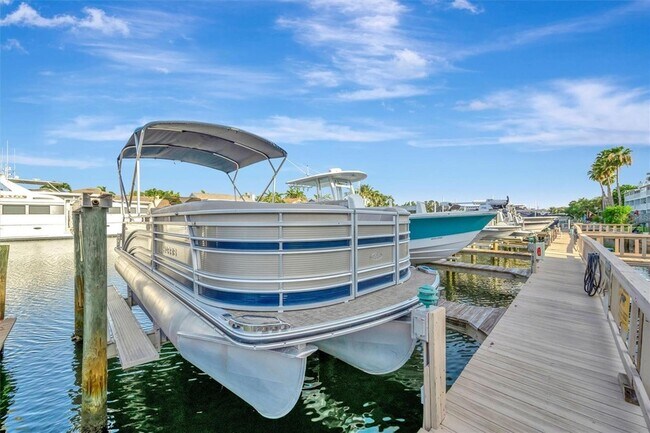 Building Photo - 745 Pinellas Bayway S