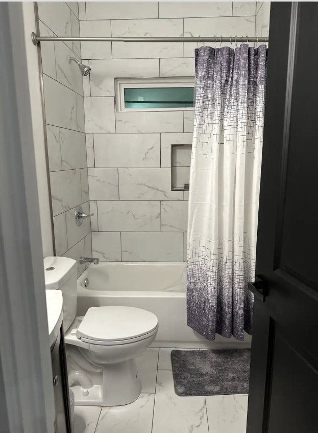 Building Photo - Room in House on Welch St SW