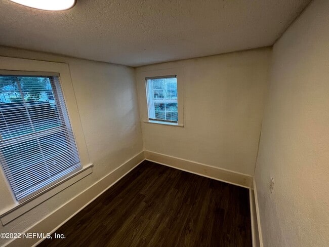Building Photo - 1456 E 16th St