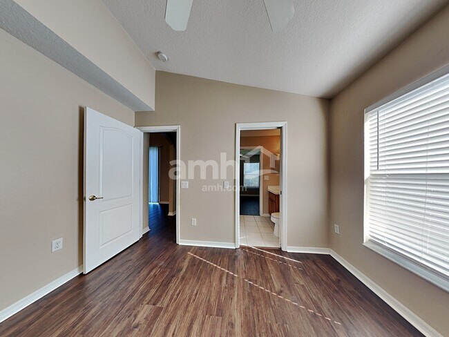 Building Photo - 12515 Lake Vista Dr