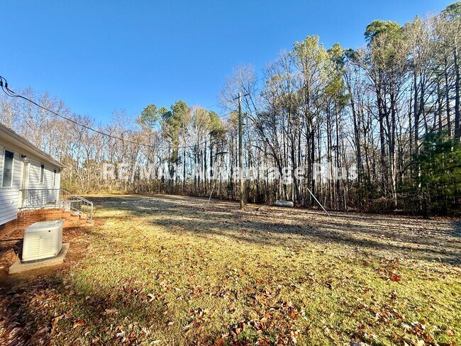 Building Photo - Spacious home with fiber internet close to Charlotte Court House